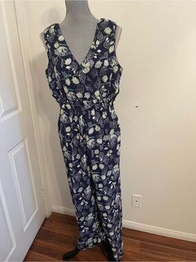 Apt. 9 Navy Floral Sleeveless V-Neck Jumpsuit. Size M
